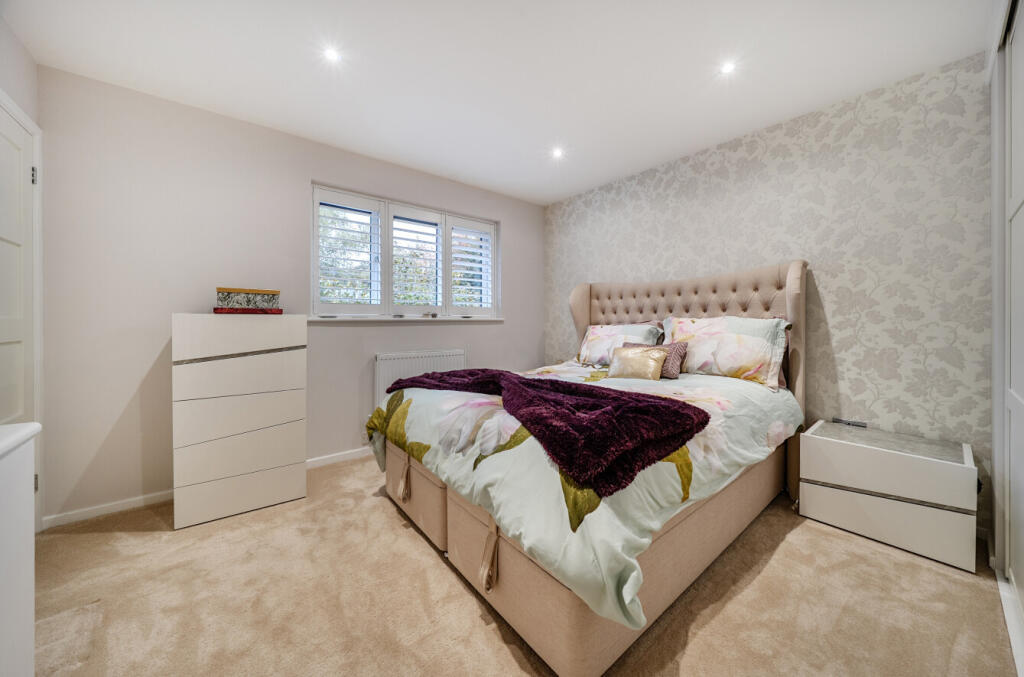 1374563-4-6904dd3...