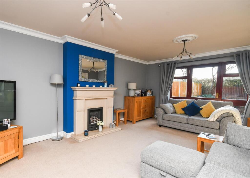 25 Old Farm Drive - Lounge.jpg