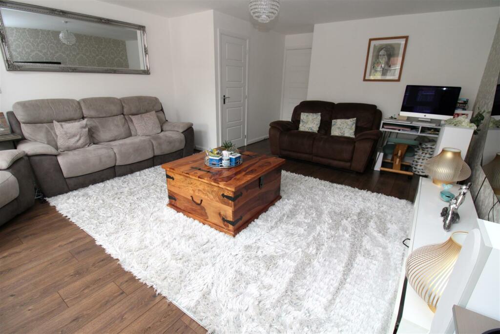 lounge 2.JPG
