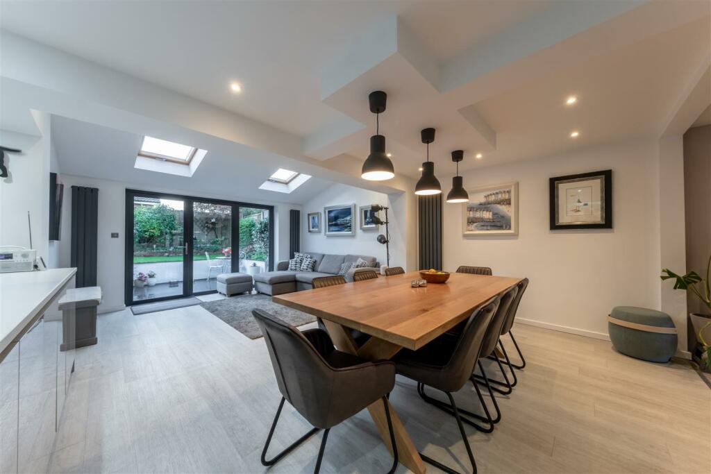 17 Kingfisher Grove-007.jpg