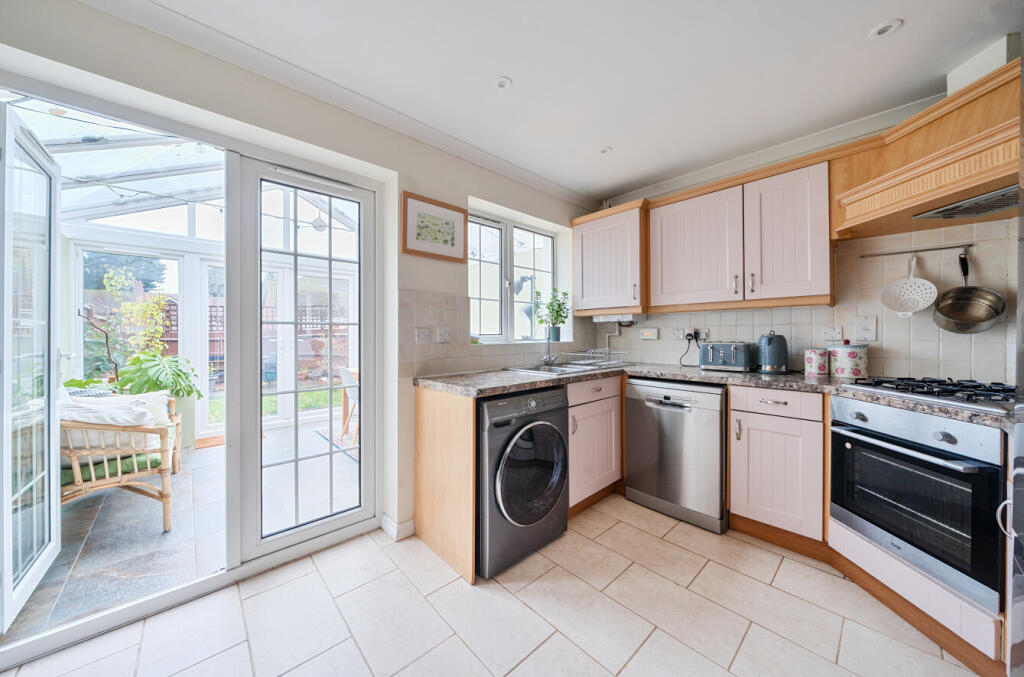 1374604-6-6908ce8...