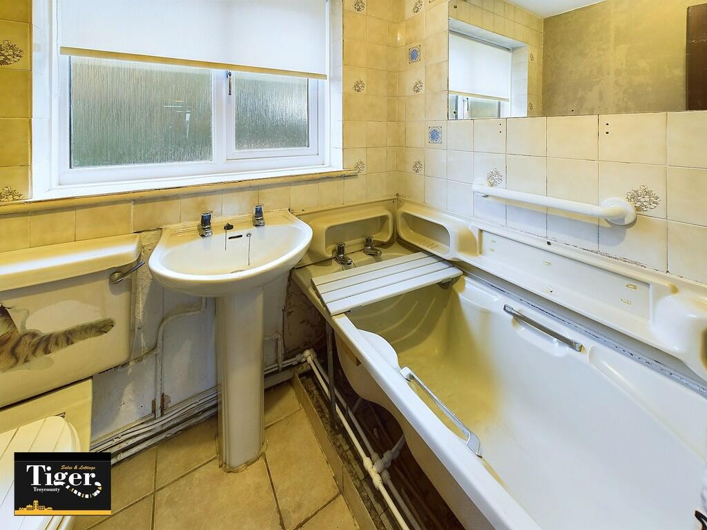 CAM02176G0-PR0392...