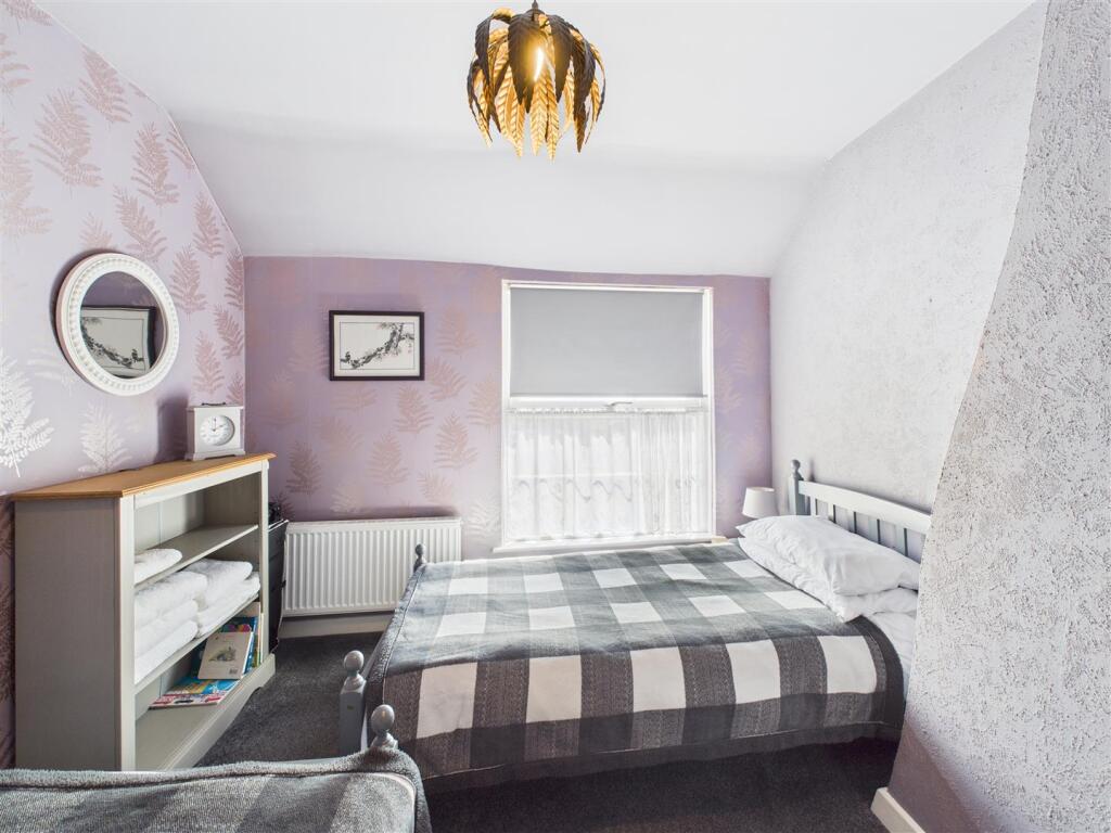 BEDROOM 2