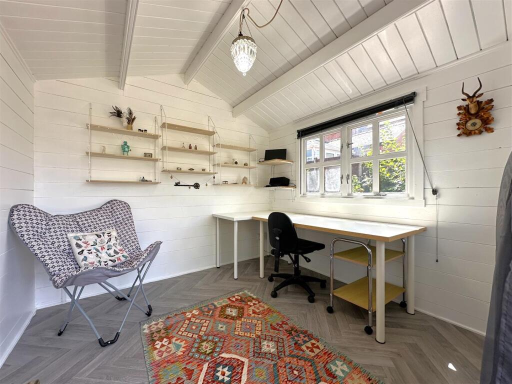 Internal: Hobbies Room/ Home Office 888