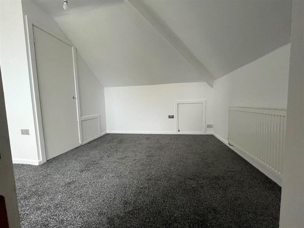 Bedroom 1a.jpg