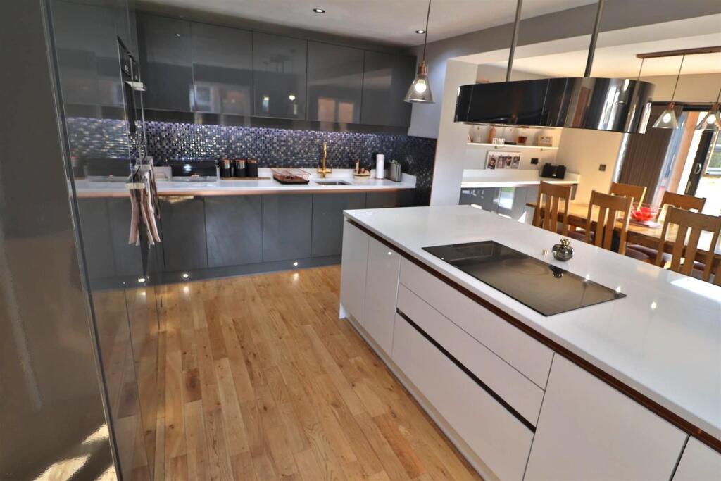 OPEN PLAN KITCHEN/DINING/FAMILY ROOM