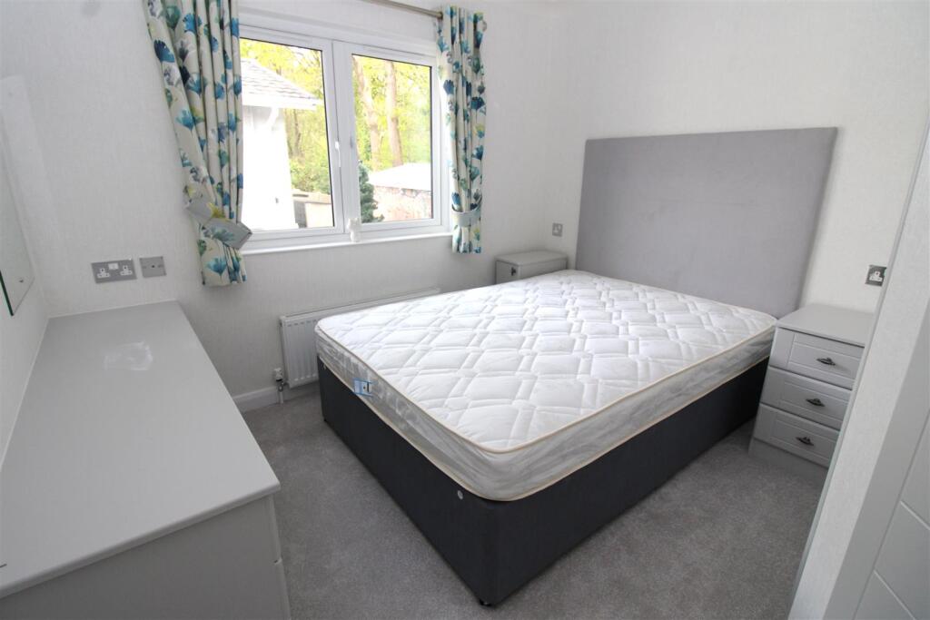 bedroom 2.JPG