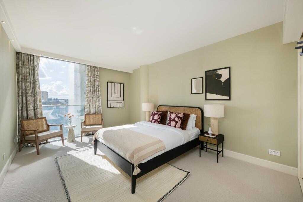 Flat 64-66 Riverside One Hi-54.jpg