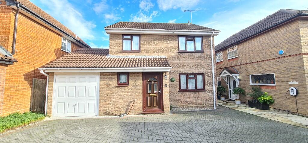 £400,000 - £425,000. Eastwood, Leigh-On-Sea, Essex, SS9
