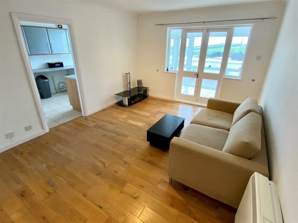 3 Attenborrow Court Lounge