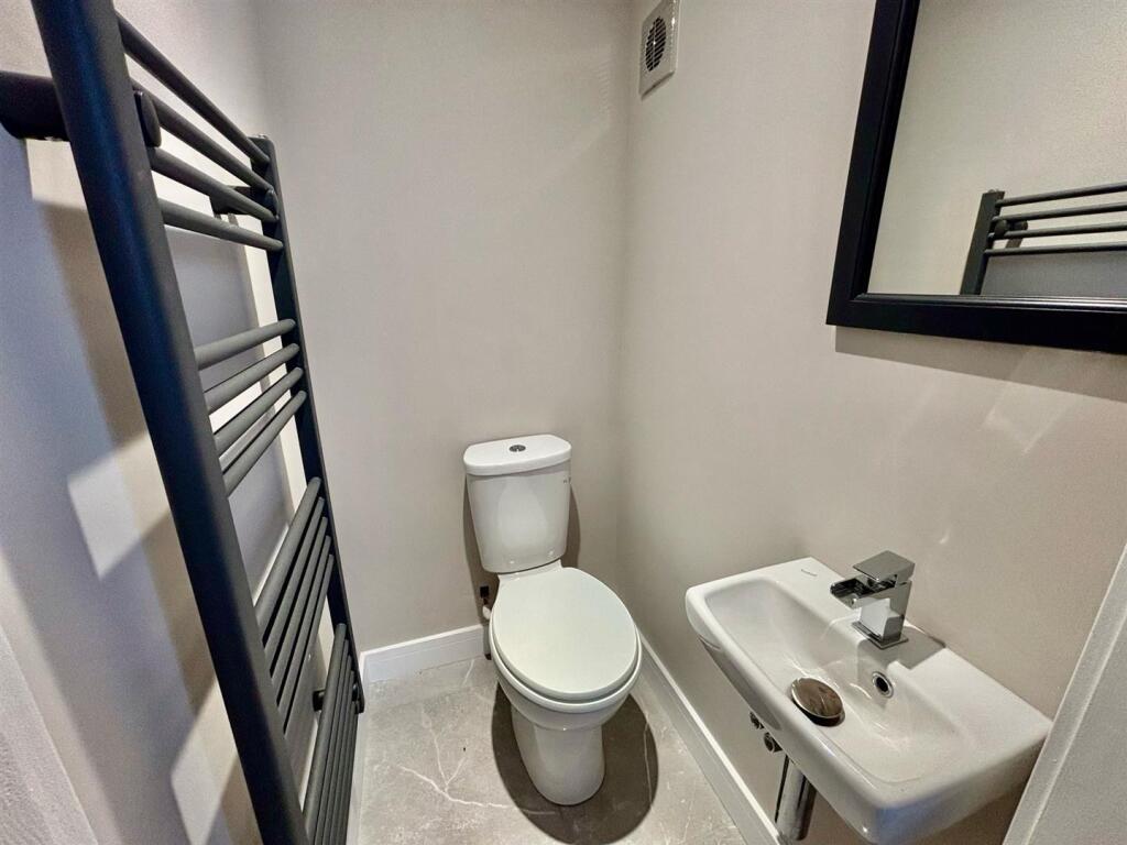 Cloakroom (W.C)