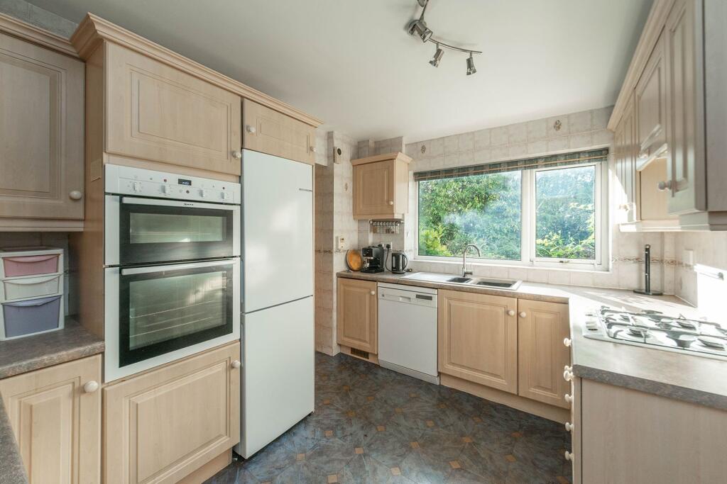 KITCHEN, DINER AND LOUNGE