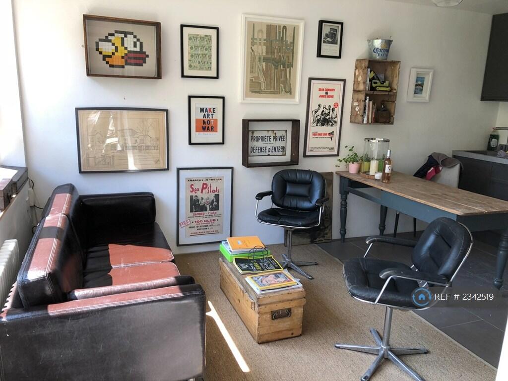 Kitchen Lounge