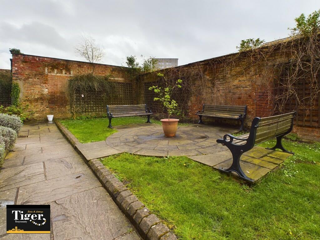 CAM02176G0-PR0202...