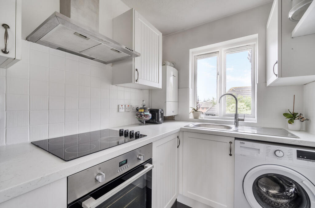 1348304-9-68b72ca...