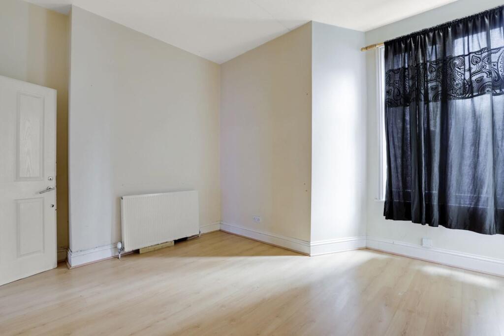 05-8e14JHPropWorld - 63b Sydenham Road - 13-medium