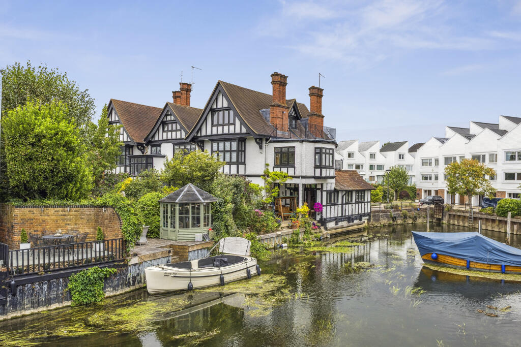 Flat 3, Three Gables, Mill Road, Marlow, Buckinghamshire, SL7 1QB