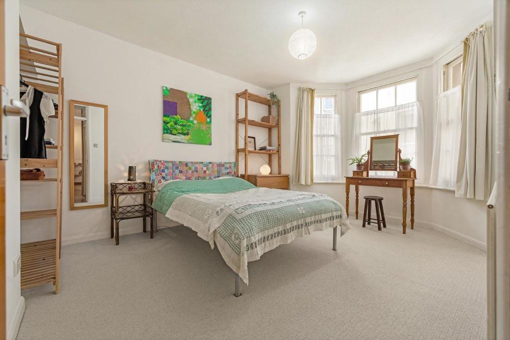 Bedroom (4).jpg