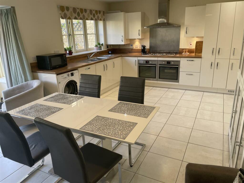 kitchen and dining area.JPG