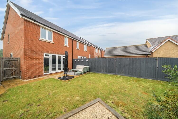 1304349 6 683eb5c32e1fc