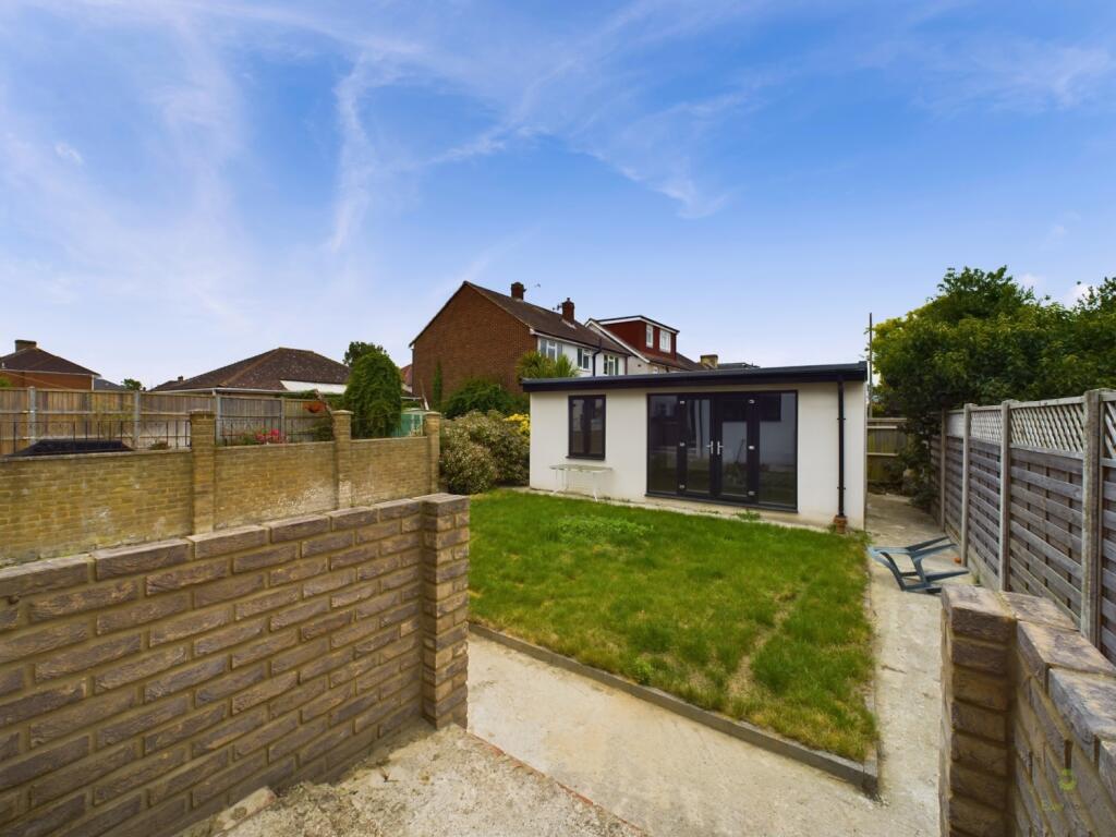 CAM01834G0-PR0204-STILL013