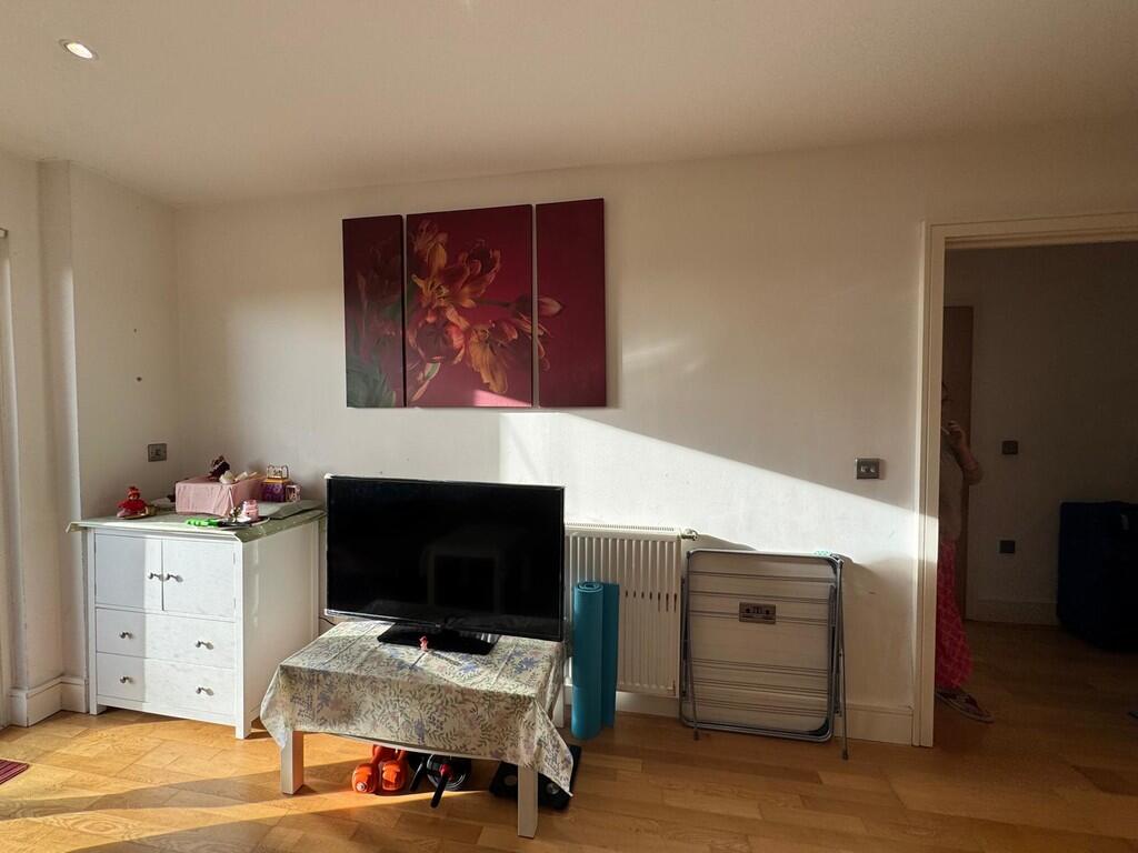 Trident point, pi...