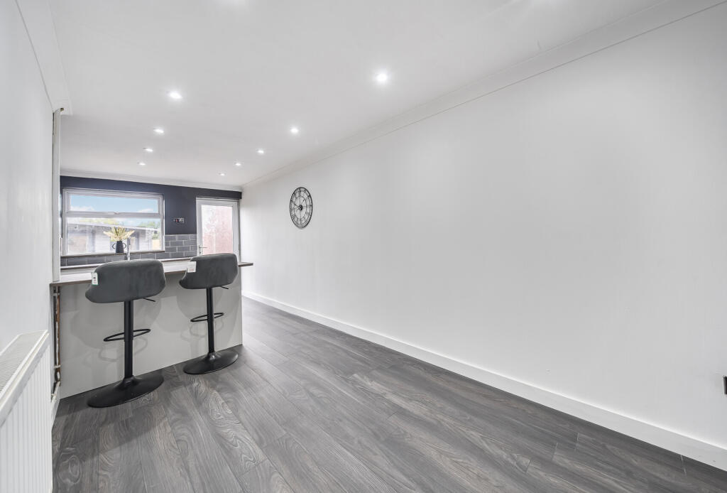 1347978-15-68b560...