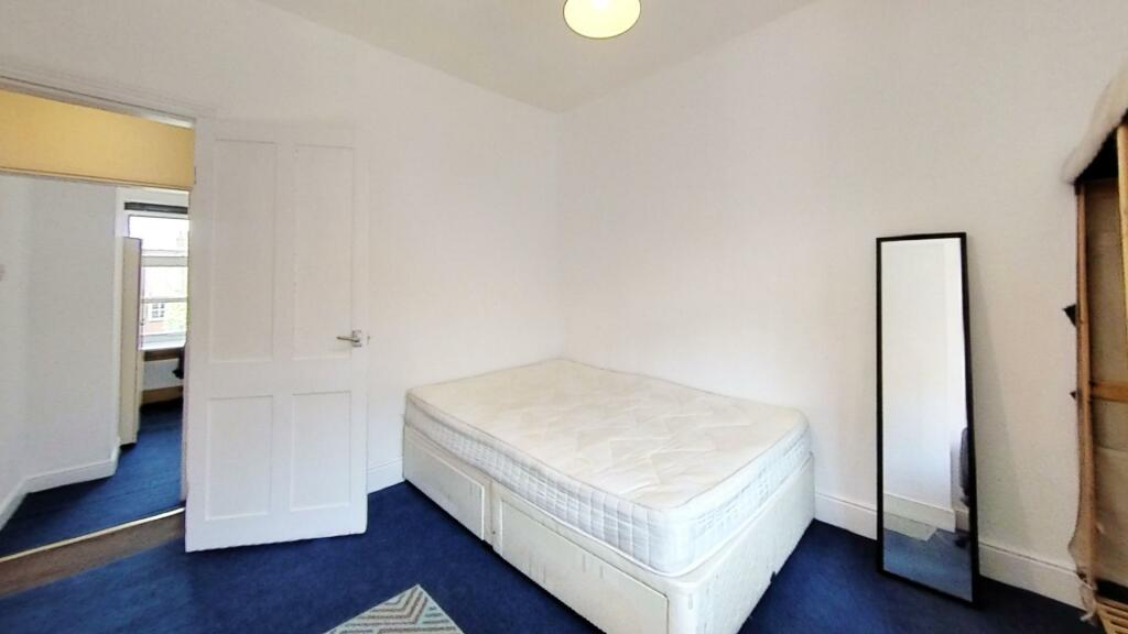 39-Leopald-Road-Bedroom(2).jpg