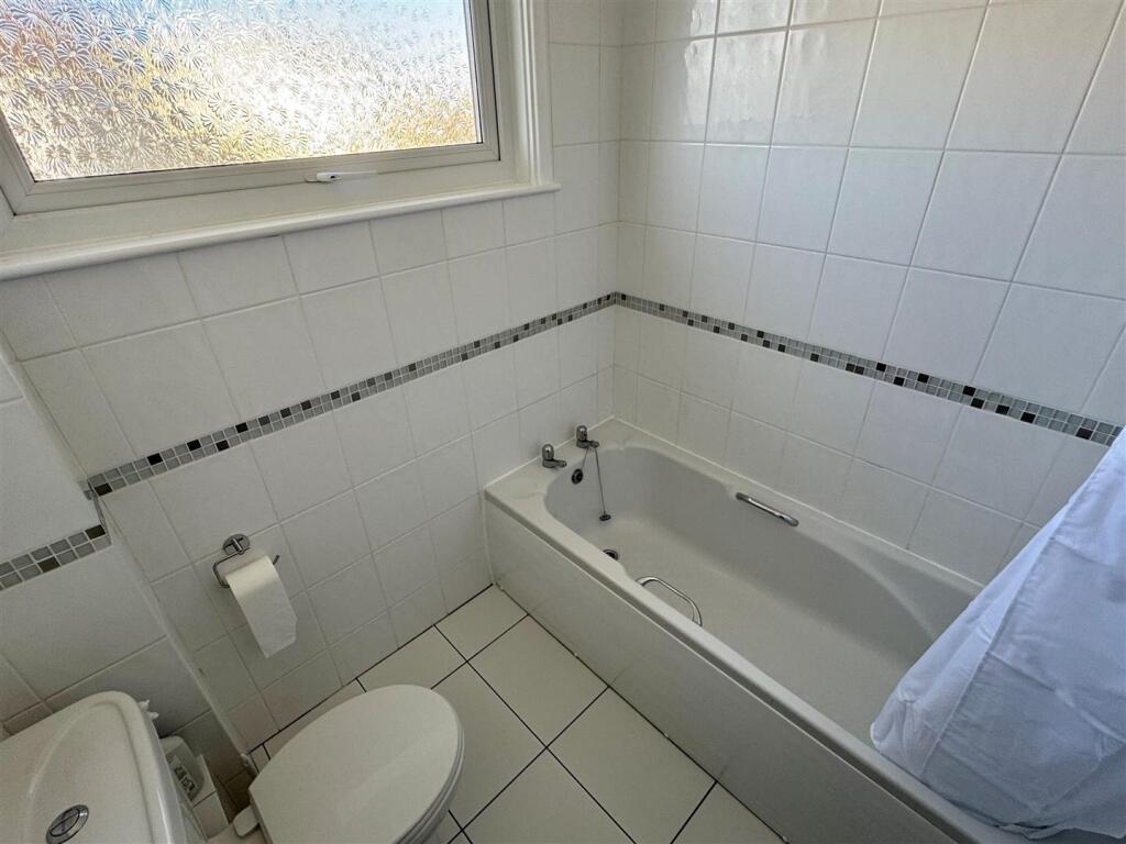 26 Churchfields Road Bathroom