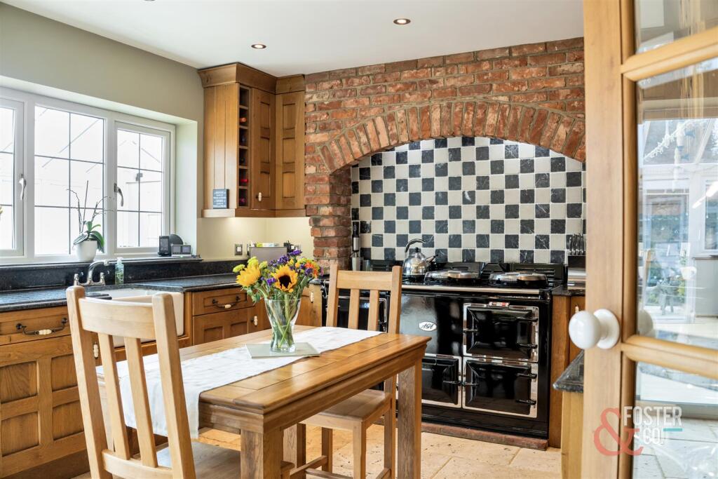 Whitethorn Drive, 9-023.jpg