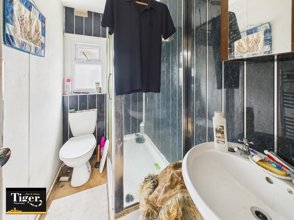 CAM02176G0-PR0736...