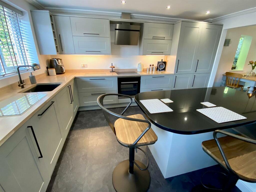 robin royd lane 28 kitchen 3.jpg