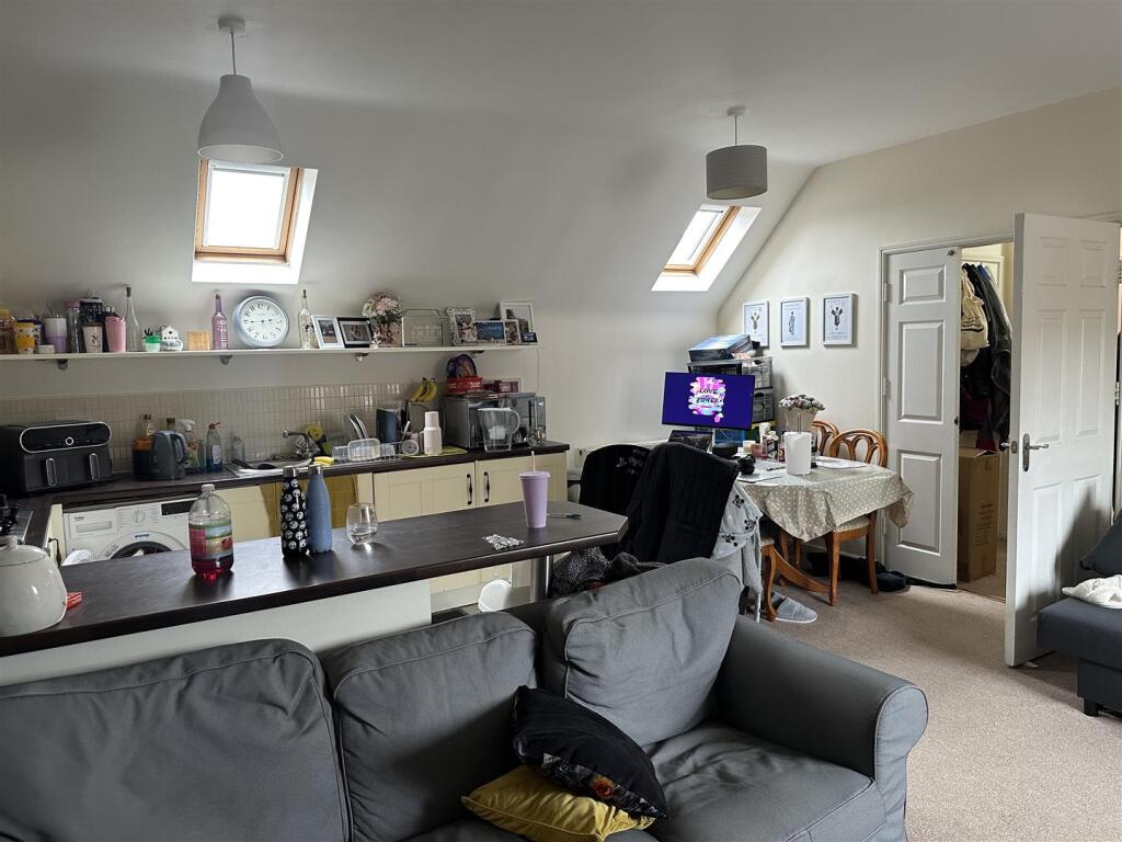 Open Plan Kitchen/Lounge