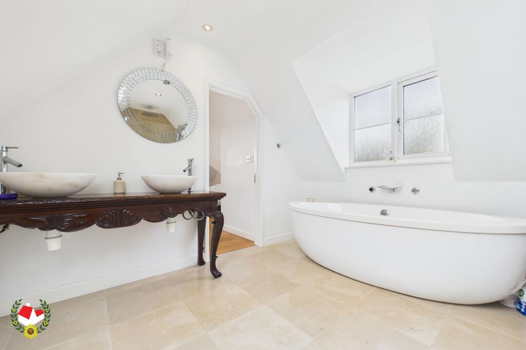 En-Suite Four Piece Bathroom