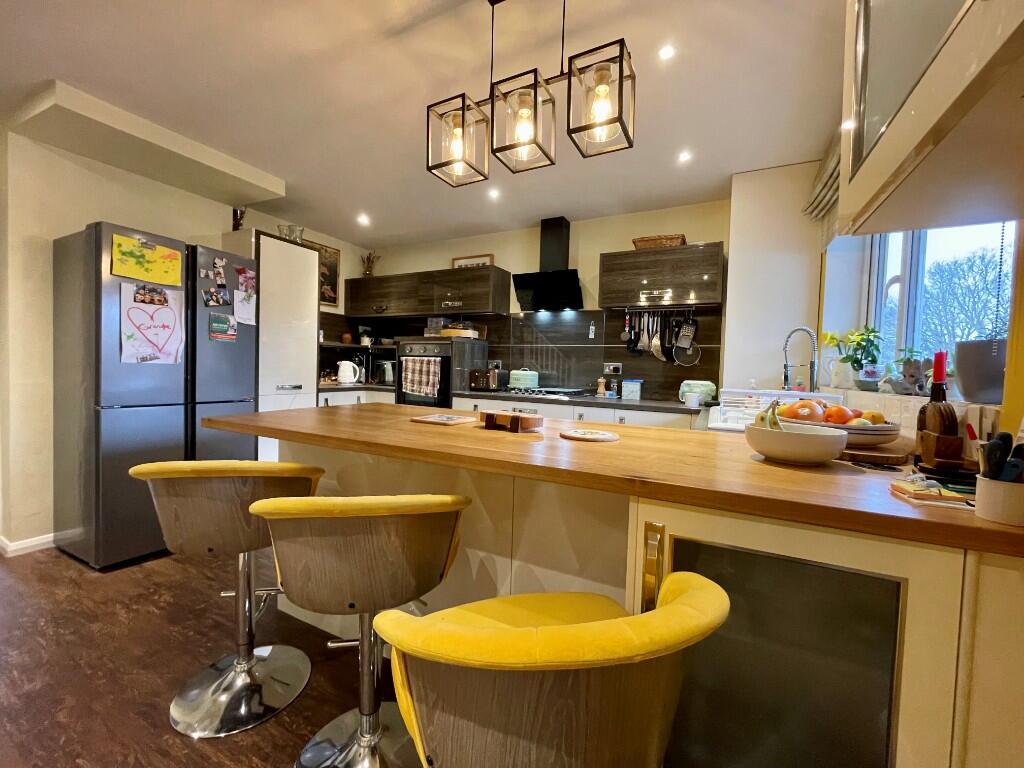 Kitchen B'fast Room