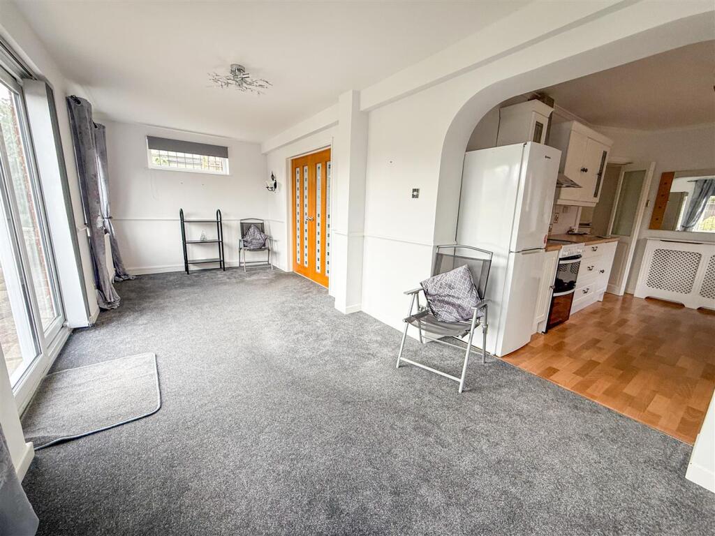 ALTERNATE VIEW OF SITTING/DINING ROOM