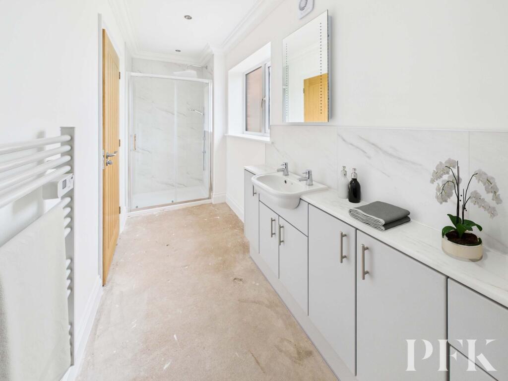 Ground Floor En Suite