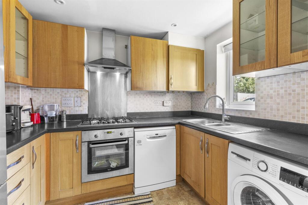 46 Milton Place, HP13 7DN-11.jpg
