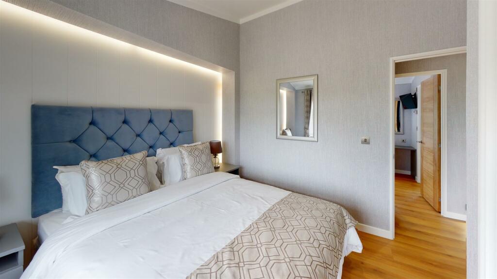 MASTER BEDROOM PHOTO