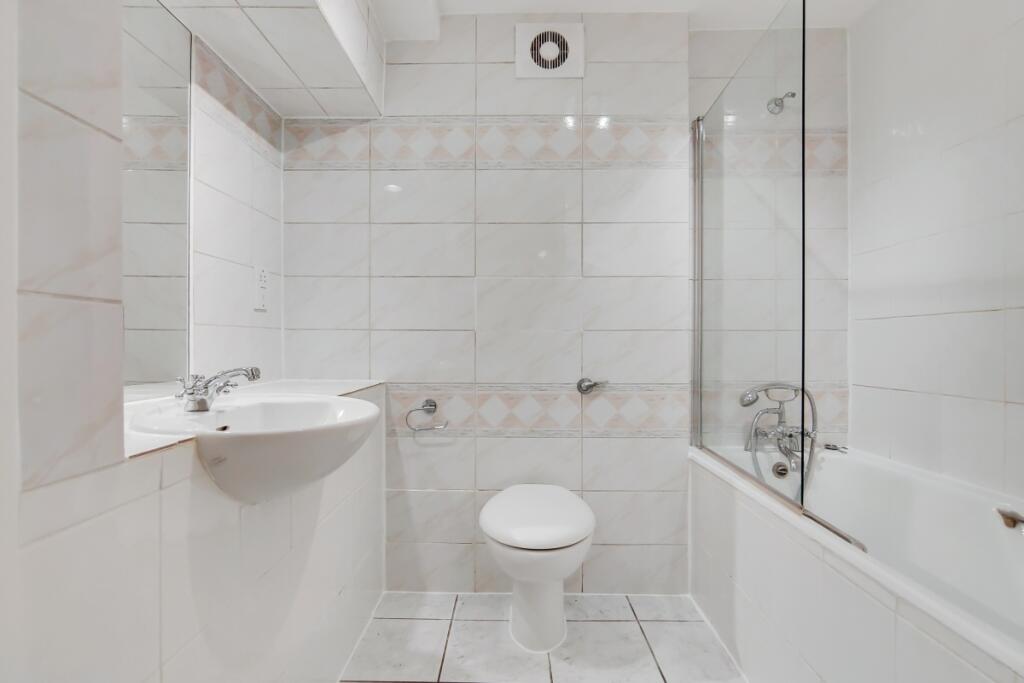 6_Bathroom-0