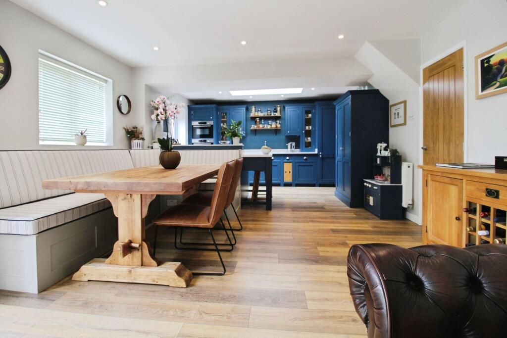 Kitchen Breakfast Family Room