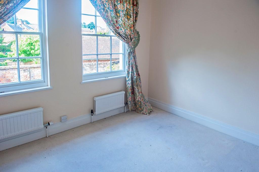 2nd double bedroom