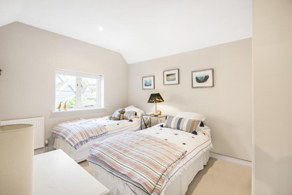 Bed 3.jpg
