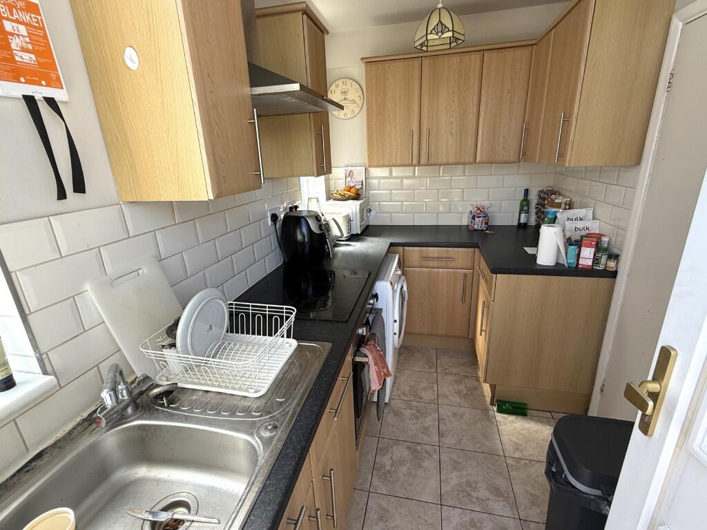 FITTED KITCHEN