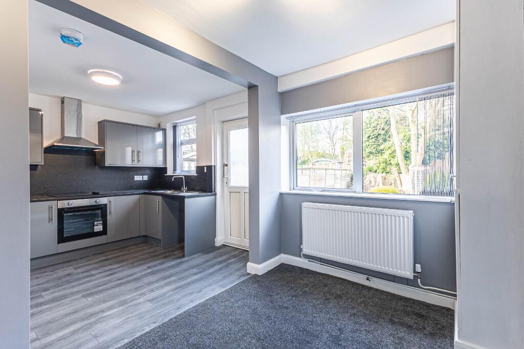 Kitchen/ Dining 