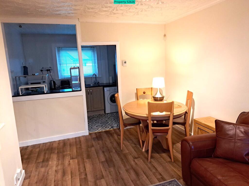 Living room /dining space