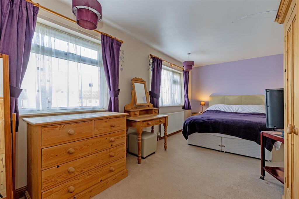 Bedroom 1-1.jpg