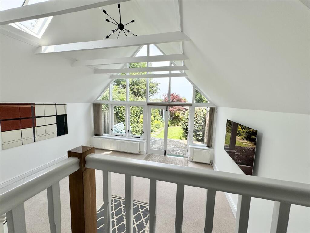 VAULTED SITTING ROOM