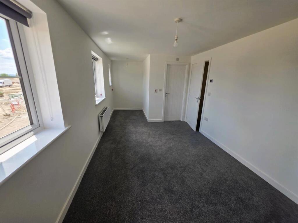 master bedroom 2.jpg