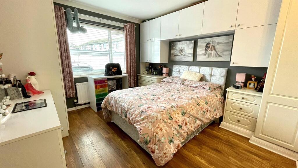 riverside ct 2 bed 1 pic 1.jpg